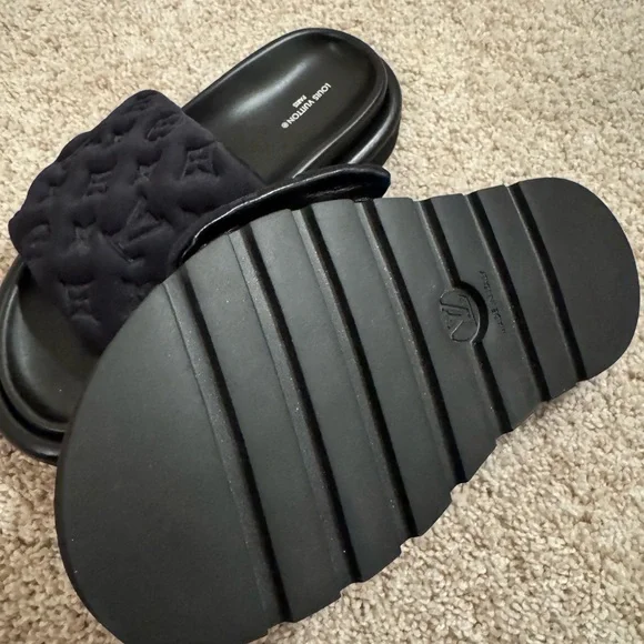 Authentic Brand new never used LV slippers - Picture 2 of 5